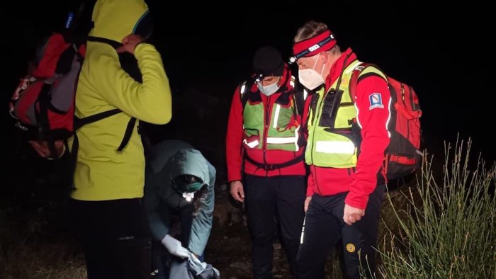 calvanico tre giovani si perdono in montagna salvati nella notte