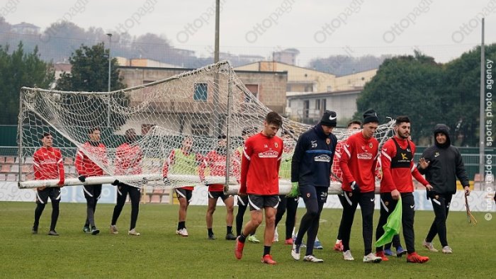 benevento col monza sette assenti aggregati quattro elementi della primavera