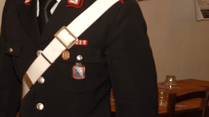 covid controlli del green pass dei carabinieri in negozi bar e ristoranti