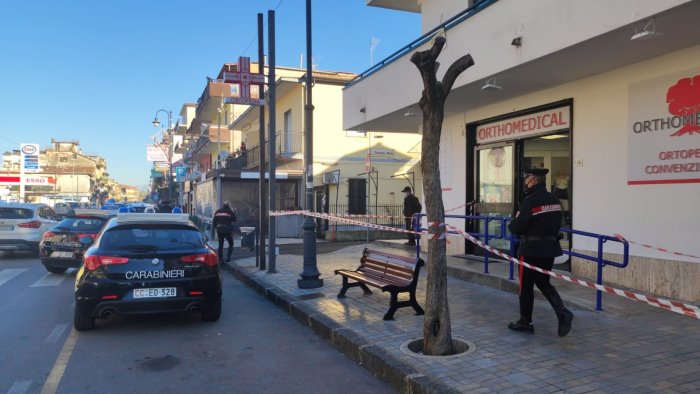 bomba carta davanti ad un negozio di agropoli c e una persona denunciata