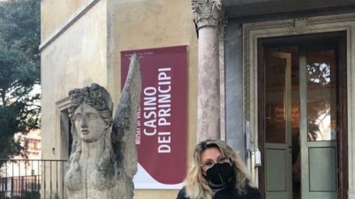 montecorice professoressa di lettere no vax sospesa dal servizio