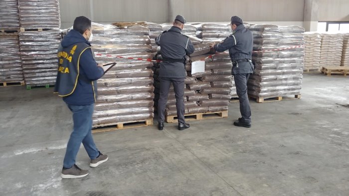 pellet illegale maxi sequestro della guardia di finanza