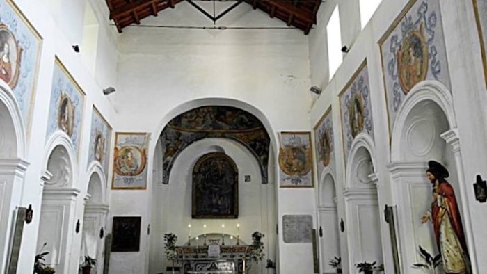 salerno furto sacrilego alla madonna del carmine rubati due oggetti del 700