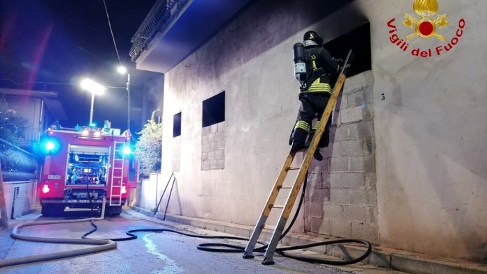 paura per un incendio a mugnano del cardinale salvata un anziana