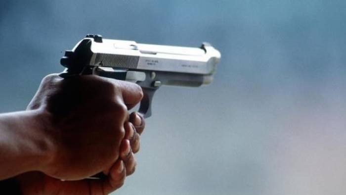 minaccia ex compagna con una pistola arrestato