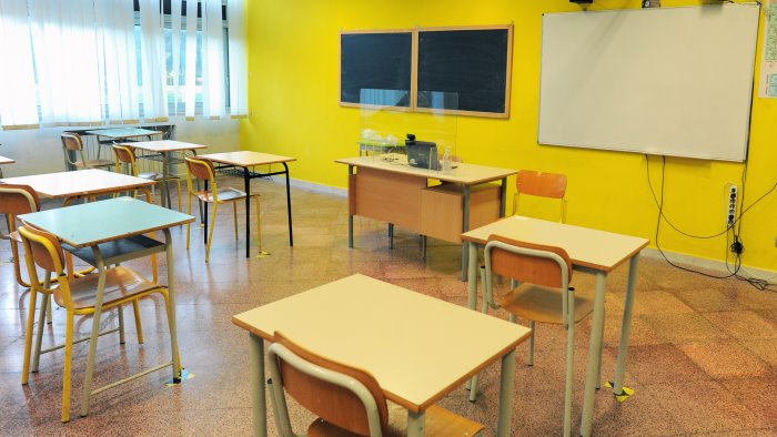 scuole opposizione a mastella perche la commissione non si riunisce