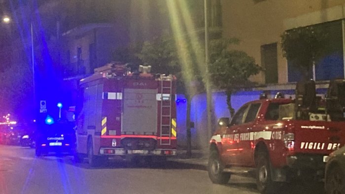 trovata morta in casa sequestrati appartamento e cellulare della 45enne