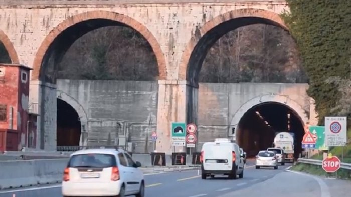 raccordo via ai lavori in galleria a solofra da lunedi chiusure e deviazioni