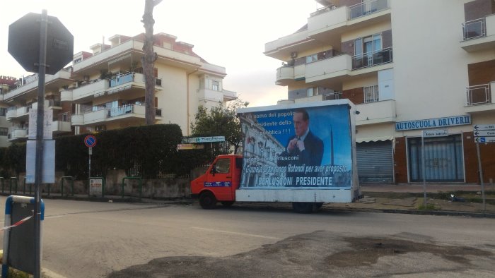 quirinale il popolo azzurro in piazza a sostegno di berlusconi