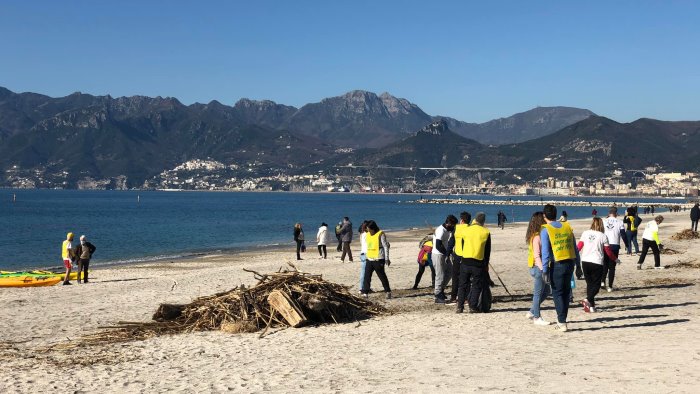 ripariamo la bellezza secondo cantiere di cura sulla spiaggia di mercatello