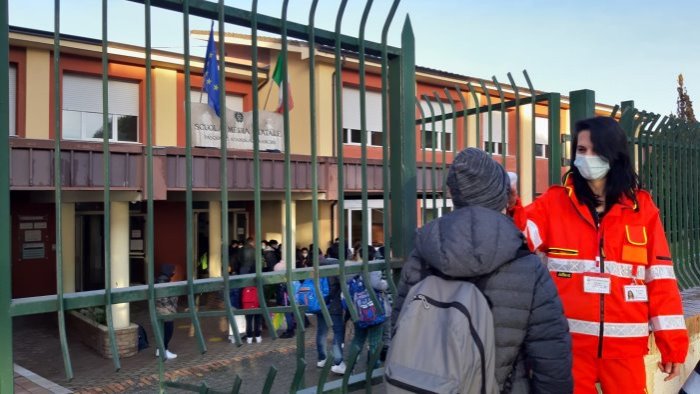 il calendario scolastico resta al momento invariato anche in campania