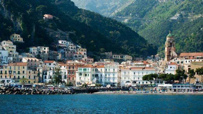 in tutti i comuni della costiera amalfitana scuole chiuse in aula a febbraio