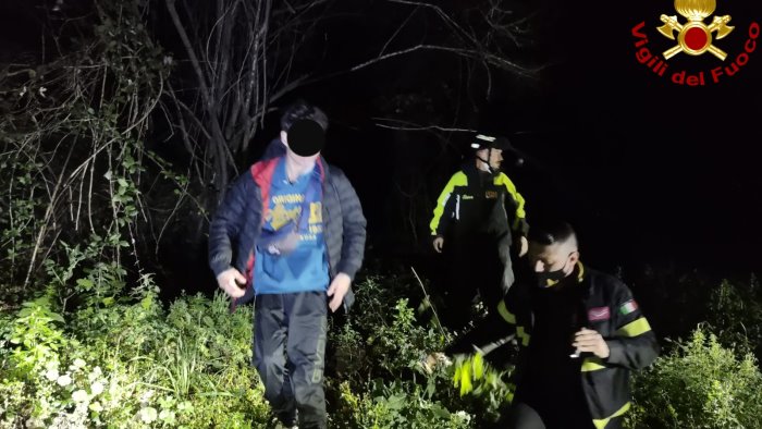 si perde sulle colline di salerno ragazzo salvato dai vigili del fuoco