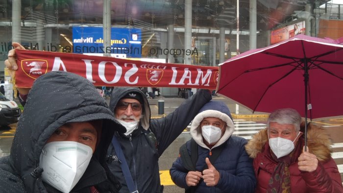 salernitana iervolino tifa a distanza al bentegodi 50 cuori granata