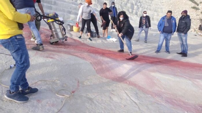 scala dei turchi musumeci gara di civismo eliminate le macchie