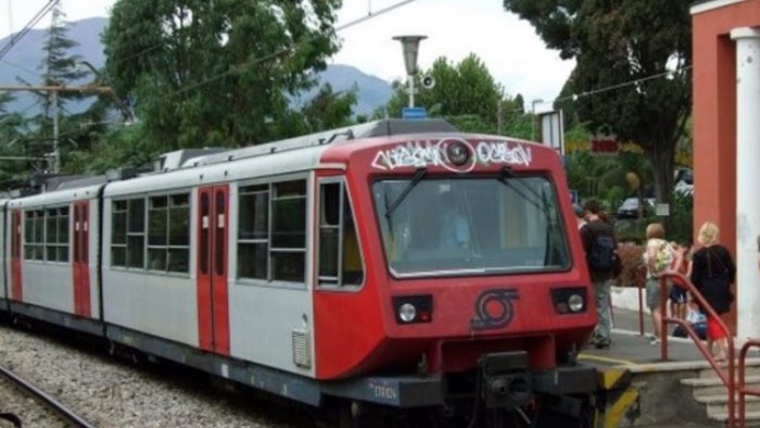 circumvesuviana treni in forte ritardo problemi a porta nolana