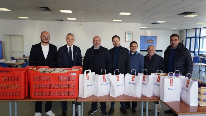 napoli successo della mensa solidale di atitech che ha servito 4400 pasti