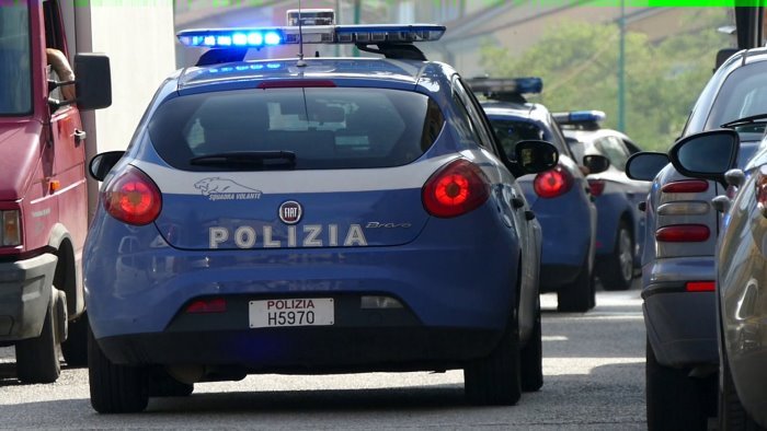 quartieri spagnoli a napoli giro di vite della polizia