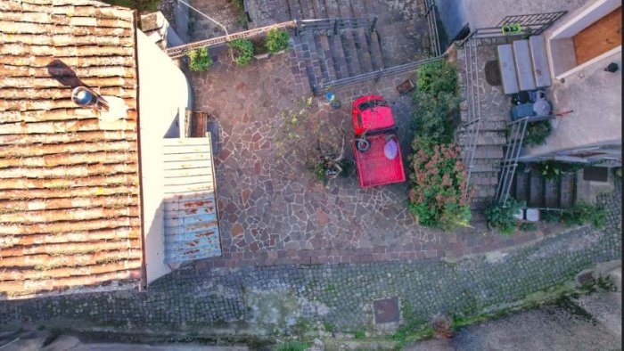 un campeggio diffuso nel centro storico di atena lucana c e il bando