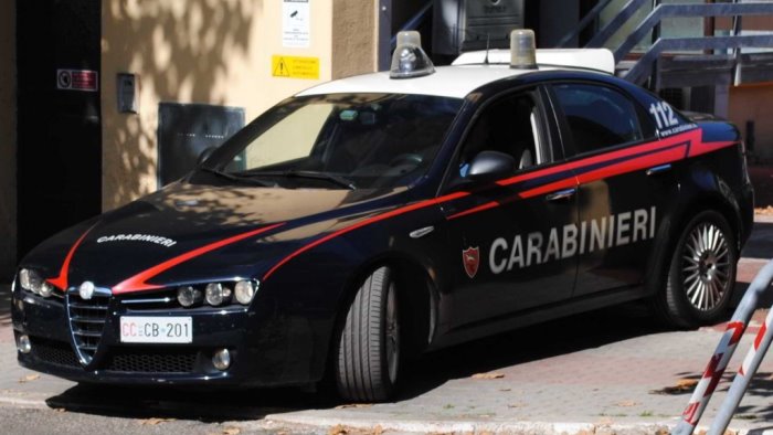 tossicodipendente investe la madre con l auto arrestato 34enne di pianura