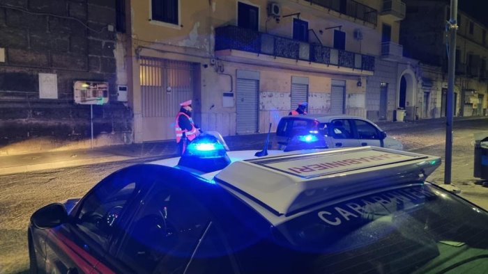 devo difendermi coltelli e un manganello sequestrati a giovanissimi