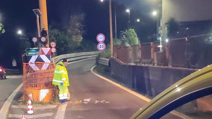 sacchetto selvaggio in tangenziale via alla bonifica degli svincoli