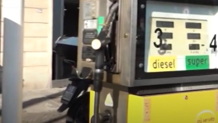 il codacons sulla benzina bene trasparenza ma misure ancora insufficienti