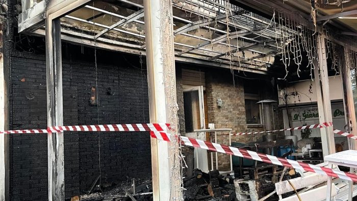 san marzano sul sarno bar in fiamme subito risposte non si aspetti il morto