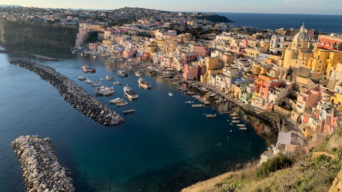 procida saluta l anno da capitale festa a marina grande