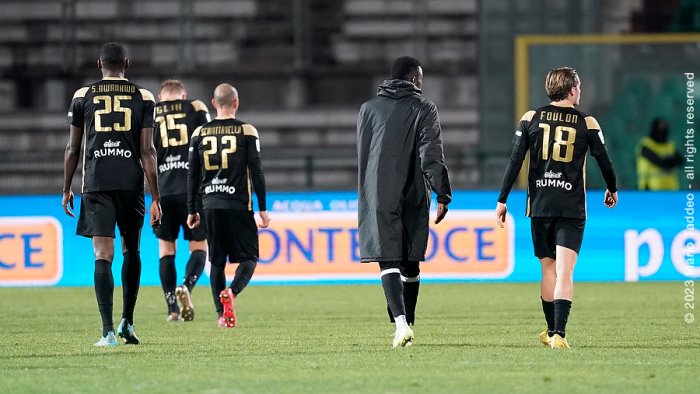 pari tra cosenza e benevento tutte le foto del match