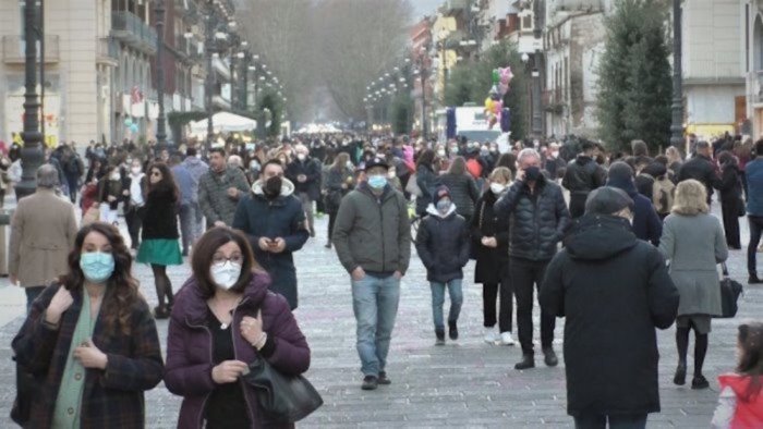 covid calano i contagi 16 positivi ma meno tamponi processati