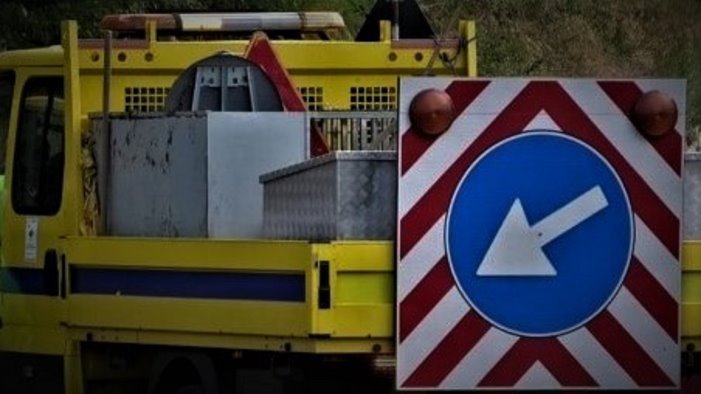 maltempo cede un terrapiano chiusa al traffico la statale 7 ofantina