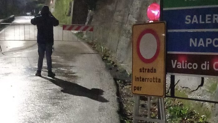 quattro smottamenti nella notte lungo la sp2 a tramonti strada impraticabile