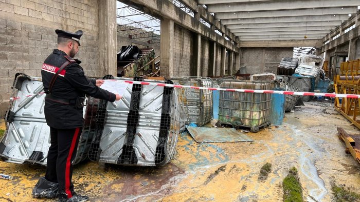 sicurezza ambientale carabinieri sequestrano 30 metri quadri in una fabbrica