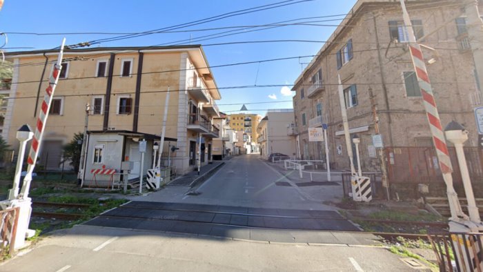 passaggio a livello di via roma a sarno sindaco chiede la messa in sicurezza