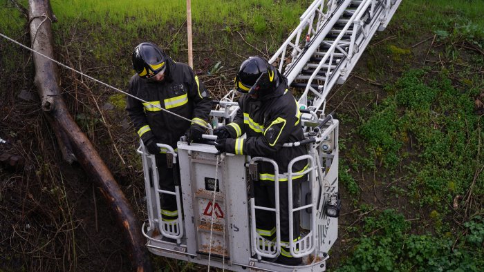 maltempo conta dei danni e vertice in prefettura situazione in miglioramento