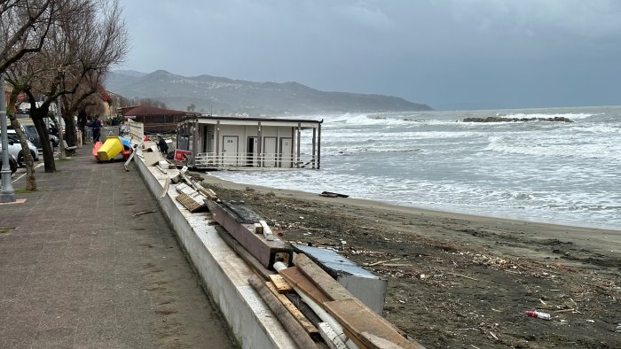 il mare spazza via lido balneare nel cilento la solidarieta di fiba campania