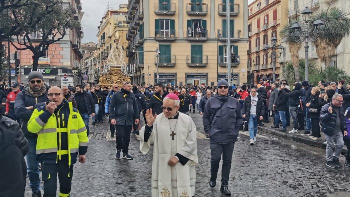 castellammare di stabia ha ritrovato l attesa processione di san catello