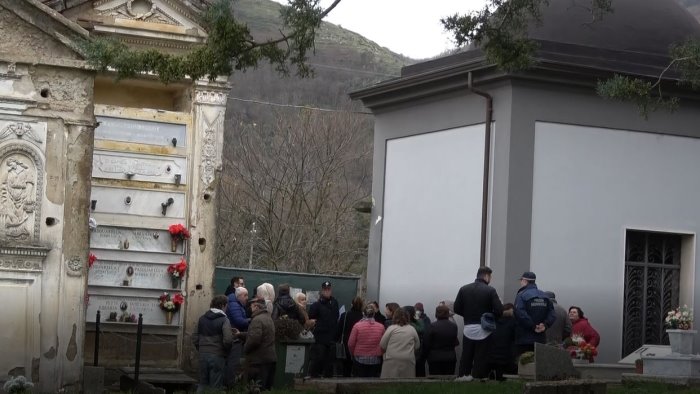 crollo al cimitero di sant agata il sindaco vicini ai familiari