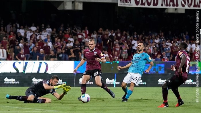 salernitana ufficiale la cessione del portiere micai