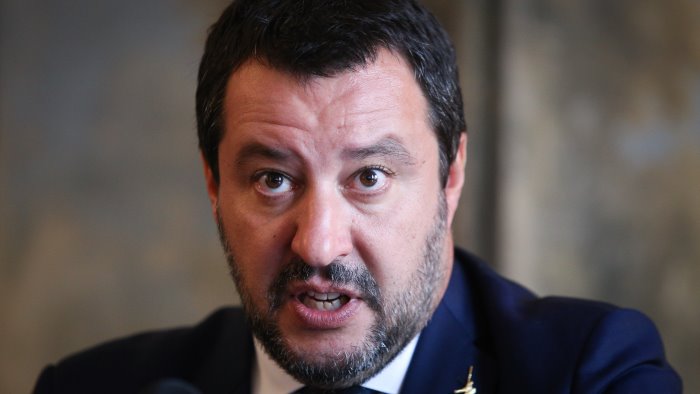 frana sull ofantina irpinia spaccata salvini subito messa in sicurezza