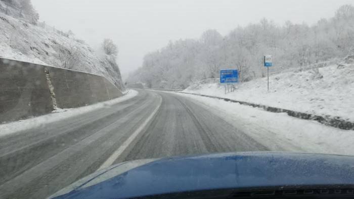 avellino neve fino a 400 metri comuni in allerta e via i cantieri dall a16