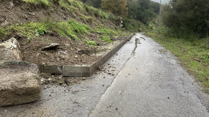 dissesto idrogeologico nel cilento smottamenti e frane in diversi comuni