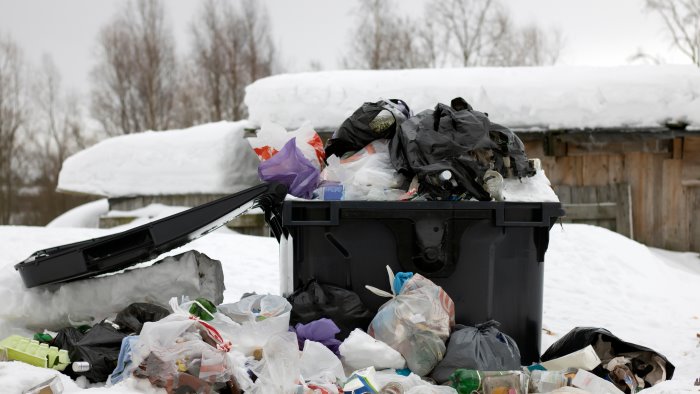 neve in irpinia interruzioni e disagi per la raccolta dei rifiuti