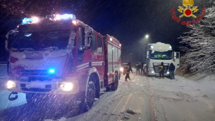 freddo e neve l allerta continua per altre 24 ore non mettetevi in viaggio