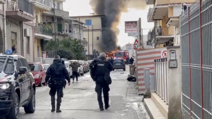 paganese casertana scontri tra tifosi in fiamme un pullman e 6 feriti