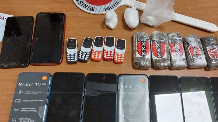 la polstrada intercetta un carico di droga lungo l a16 napoli bari due arresti