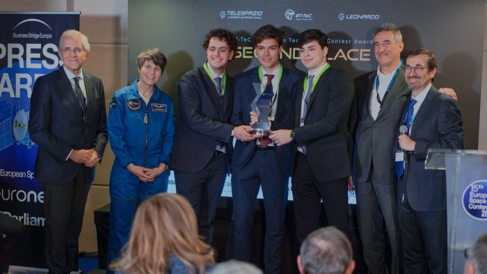 telespazio technology a bruxelles la cristoforetti premia studente irpino