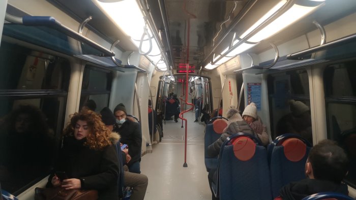 sorrento napoli treno della circum deraglia a pozzano oggi ancora disagi