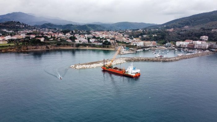 continuano i lavori di messa in sicurezza del porto di san marco di castellabate